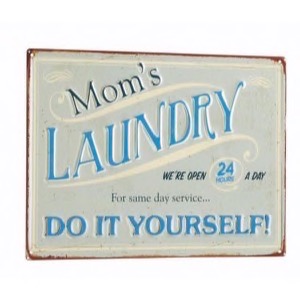 Metal skilt 40x30cm Mom's Laundry - We're Open 24 Hours A Day - For Same Day Service - Do It Yourself - Se flere Metal skilte